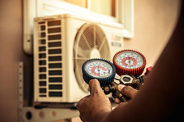 Professional Emergency Hvac technician working in Matthews, GA